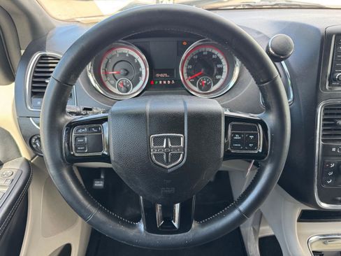 Used 2019 Dodge Grand Caravan SXT FWD image 11