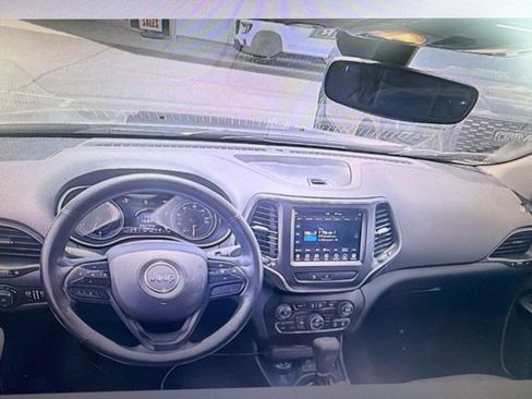 Used 2019 Jeep Cherokee Trailhawk w/ Cold Weather Group AWD/4WD image 10