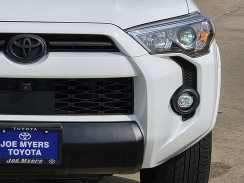 Used 2023 Toyota 4Runner TRD Off-Road Premium w/ Off Road Premium Plus Package AWD/4WD image 4