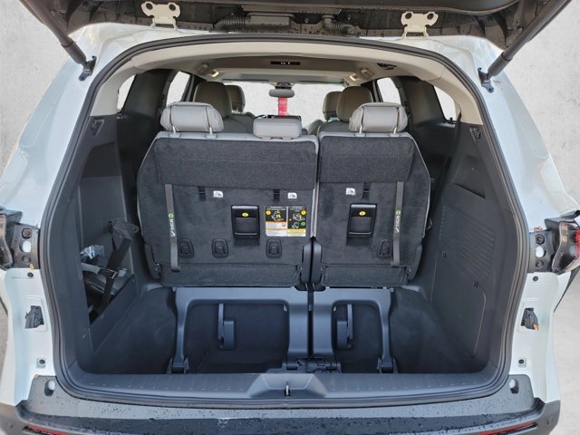 Used 2026 Toyota Sienna XLE FWD image 6