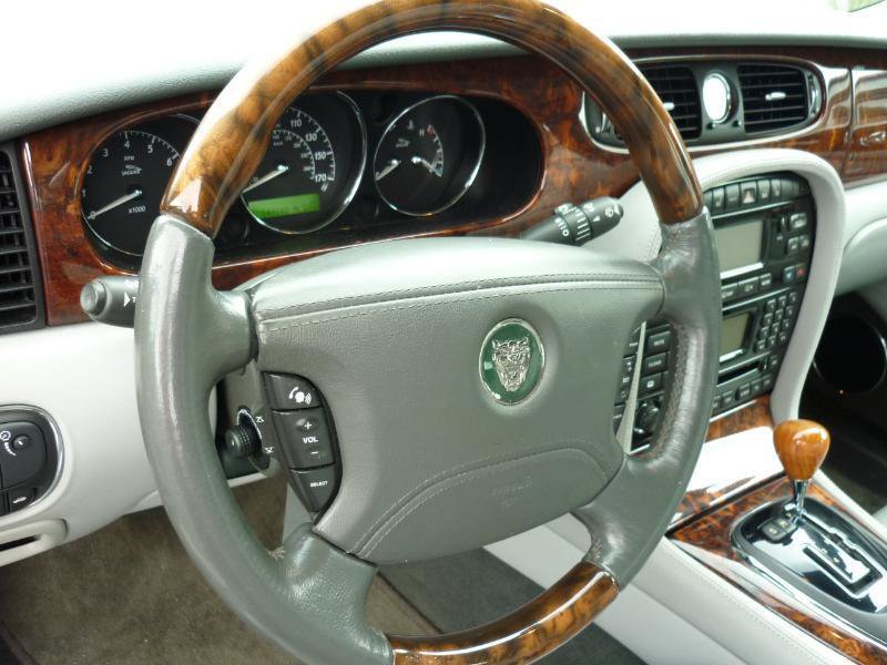 Used 2004 Jaguar XJ8 RWD image 12