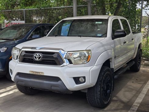 Used 2015 Toyota Tacoma PreRunner w/ SR5 Package RWD image 3
