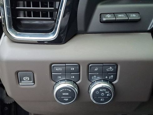 Used 2024 GMC Sierra 1500 Denali w/ Technology Package AWD/4WD image 20