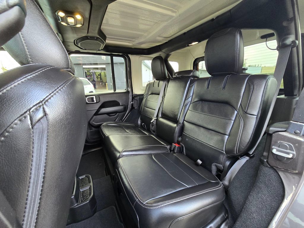 Used 2022 Jeep Wrangler Unlimited Sahara w/ Cold Weather Group AWD/4WD image 17