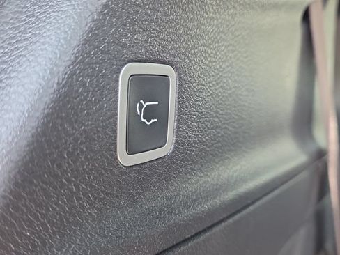 Used 2025 Chrysler Pacifica Limited FWD image 32