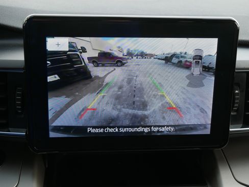 Certified 2022 Ford Explorer XLT w/ Equipment Group 202A image 22