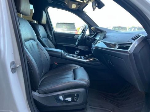 Used 2020 BMW X7 M50i w/ Dynamic Handling Package AWD/4WD image 24