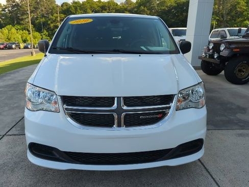 Used 2020 Dodge Grand Caravan SE FWD image 2
