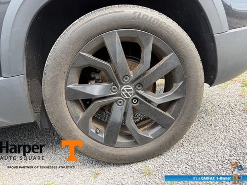 Used 2023 Volkswagen Taos SE w/ Panoramic Sunroof Package AWD/4WD image 21