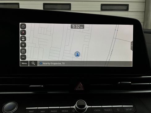 Used 2025 Hyundai Elantra SEL image 32