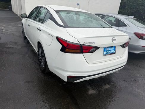 Used 2025 Nissan Altima 2.5 SV image 2