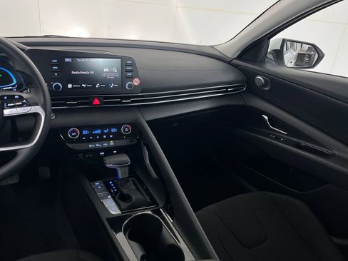 Used 2025 Hyundai Elantra Hybrid FWD image 33