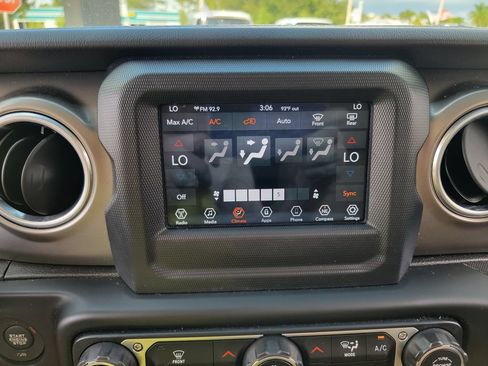 Used 2019 Jeep Wrangler Rubicon AWD/4WD image 22