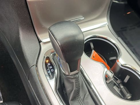 Certified 2022 Jeep Grand Cherokee Laredo X image 19