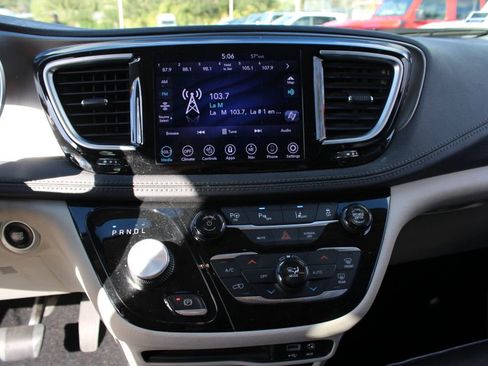 Used 2018 Chrysler Pacifica Limited w/ Advanced Safetytec Group image 26