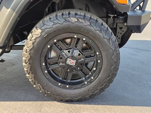 Used 2019 Jeep Wrangler Sport AWD/4WD image 18