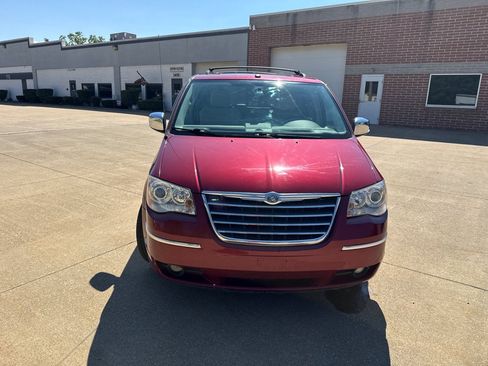 Used 2010 Chrysler Town & Country Limited w/ Entertainment Group #3 FWD image 2
