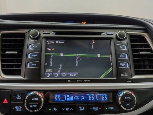 Used 2019 Toyota Highlander XLE AWD/4WD image 44