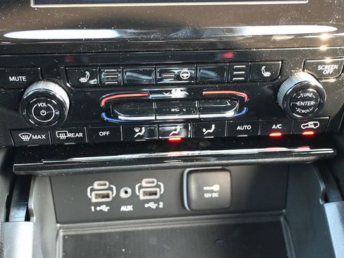 New 2026 Jeep Grand Cherokee Laredo image 13