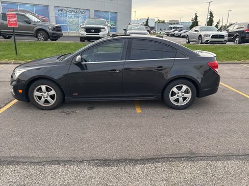 Used 2016 Chevrolet Cruze LT w/ Sun And Sound Package FWD image 2