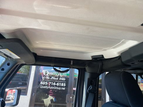 Used 2014 Jeep Wrangler Unlimited Rubicon AWD/4WD image 14