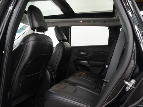 Used 2019 Jeep Cherokee Limited w/ Technology Group AWD/4WD image 18