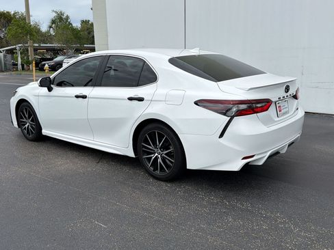 Used 2024 Toyota Camry SE FWD image 3