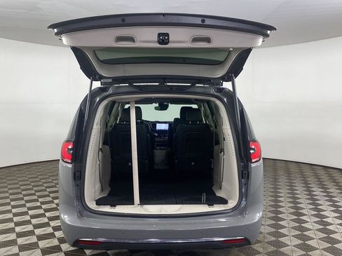 Used 2021 Chrysler Pacifica Touring-L w/ Uconnect Theater Family Group AWD/4WD image 30