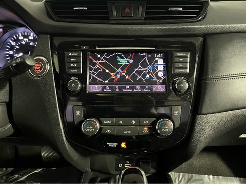 Used 2019 Nissan Rogue SL w/ Premium Package AWD/4WD image 12