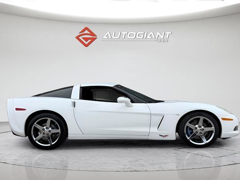 Used 2011 Chevrolet Corvette Coupe w/ 1LT RWD image 13