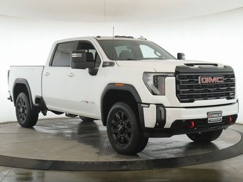 Used 2024 GMC Sierra 2500 AT4 w/ Technology Package image 2
