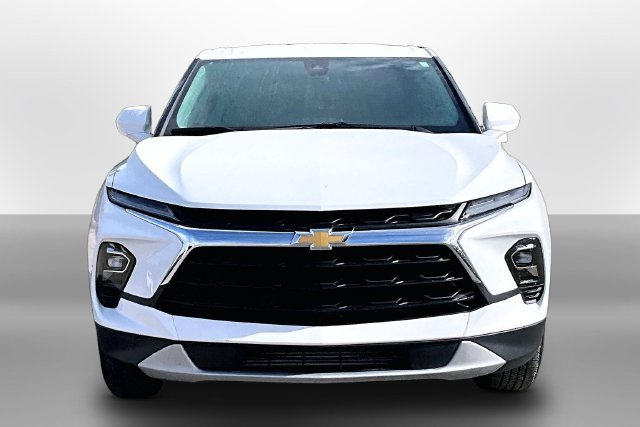 Used 2025 Chevrolet Blazer LT FWD image 2