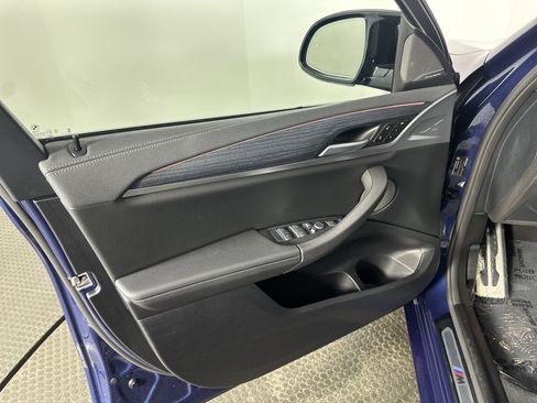 Certified 2025 BMW X4 M40i w/ Premium Package image 11