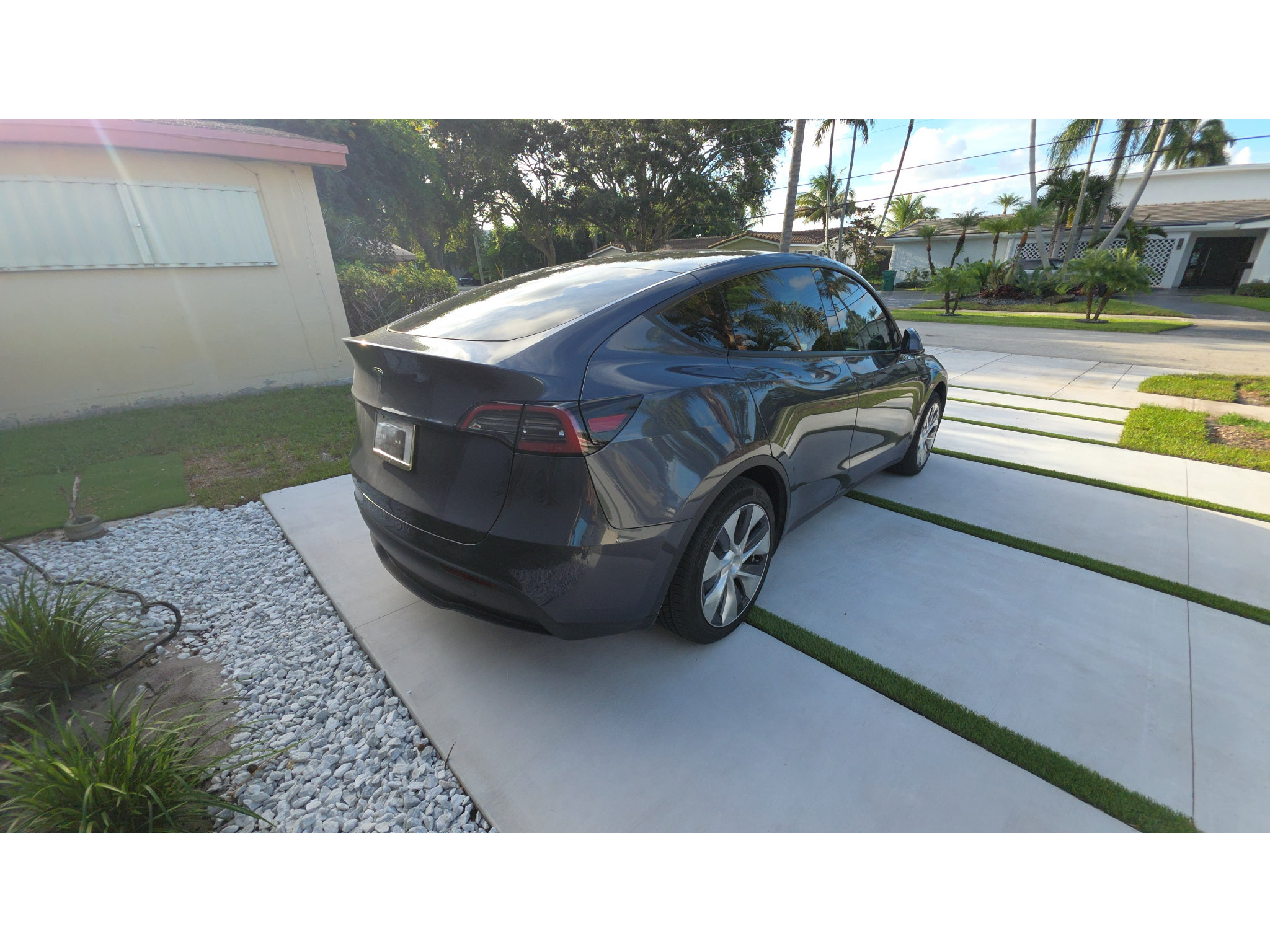 Used 2023 Tesla Model Y 2WD image 5