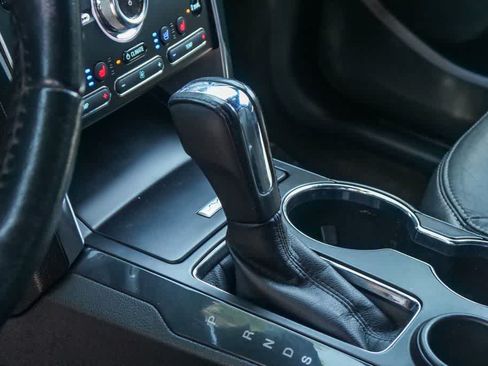 Used 2017 Ford Explorer Limited w/ Equipment Group 301A FWD image 18