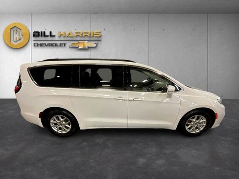 Used 2022 Chrysler Pacifica Touring-L image 10