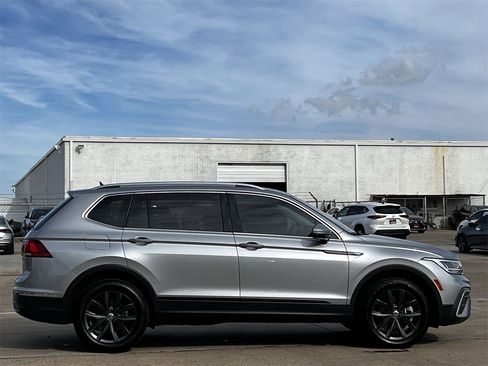 Used 2024 Volkswagen Tiguan SE image 3