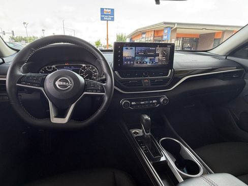 Used 2025 Nissan Altima 2.5 SR w/ SR Premium Package FWD image 12