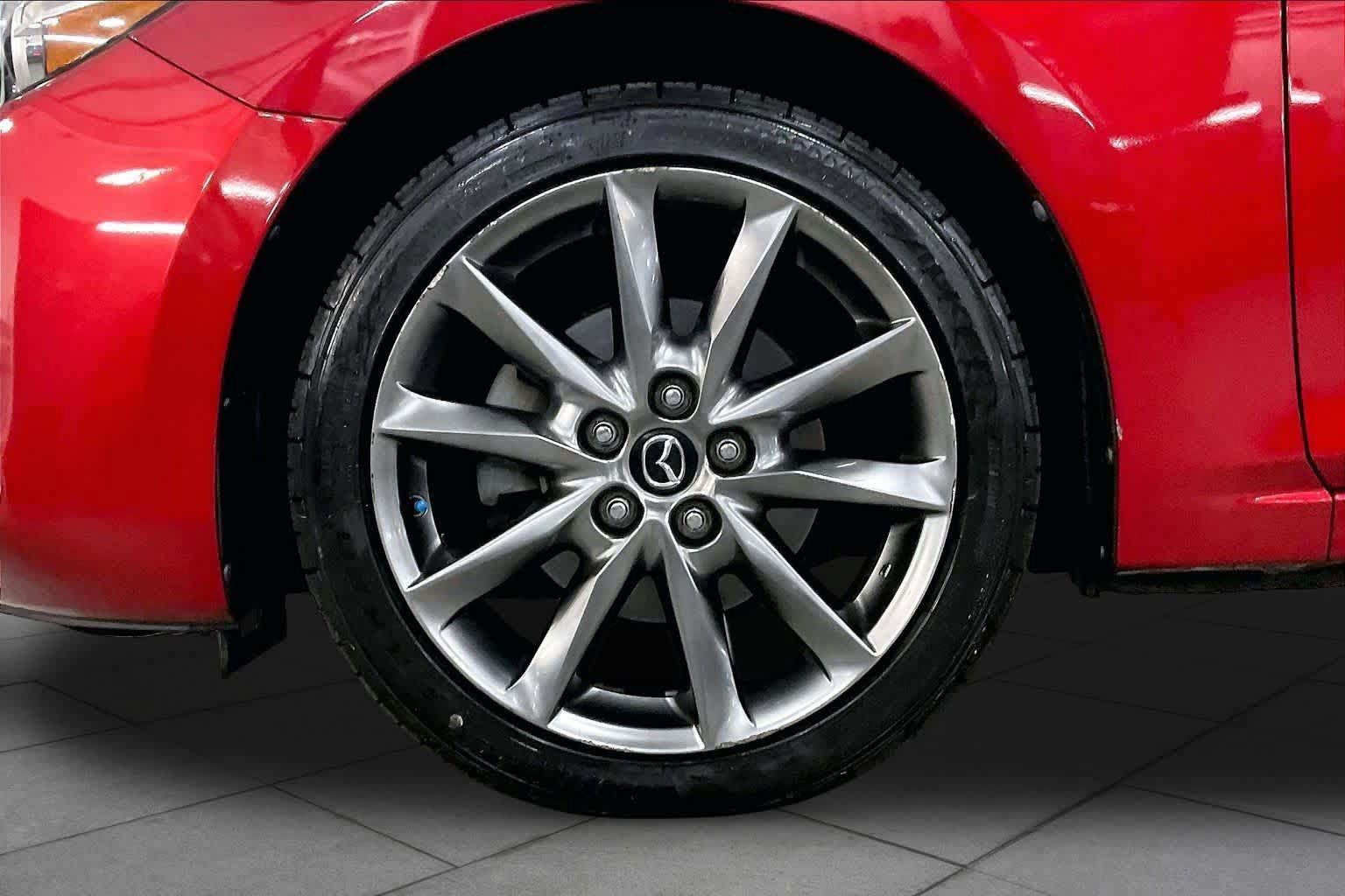 Used 2018 MAZDA MAZDA3 Touring FWD image 11