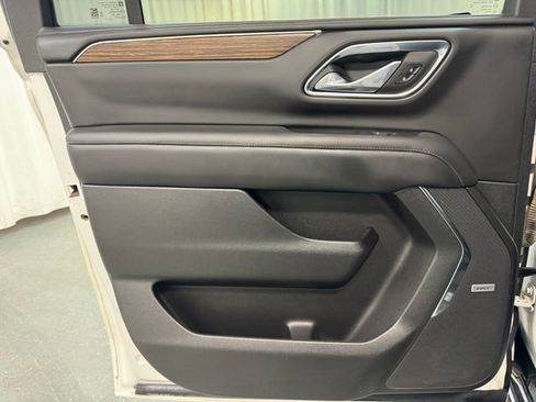 Used 2023 Chevrolet Suburban High Country AWD/4WD image 32