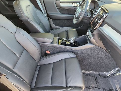 New 2026 Volvo XC40 B5 Plus w/ Protection Package Premier image 19