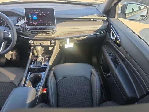 New 2026 Jeep Compass Latitude image 13