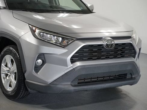 Used 2019 Toyota RAV4 XLE FWD image 4