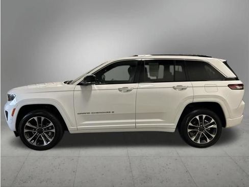 Used 2023 Jeep Grand Cherokee Overland AWD/4WD image 2