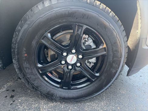 Used 2022 GMC Acadia AT4 w/ Technology Package AWD/4WD image 6