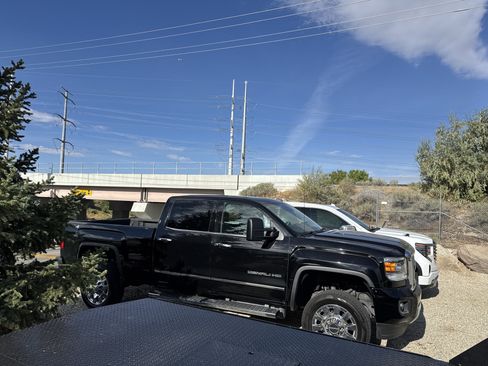 Used 2015 GMC Sierra 2500 Denali AWD/4WD image 6