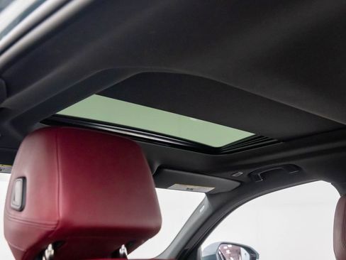 Used 2025 BMW 540i xDrive w/ Premium Package image 18