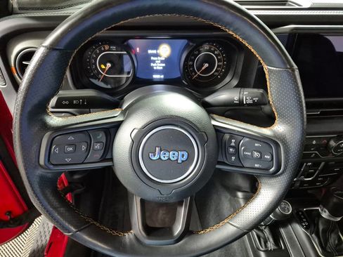 Used 2024 Jeep Gladiator Mojave AWD/4WD image 11