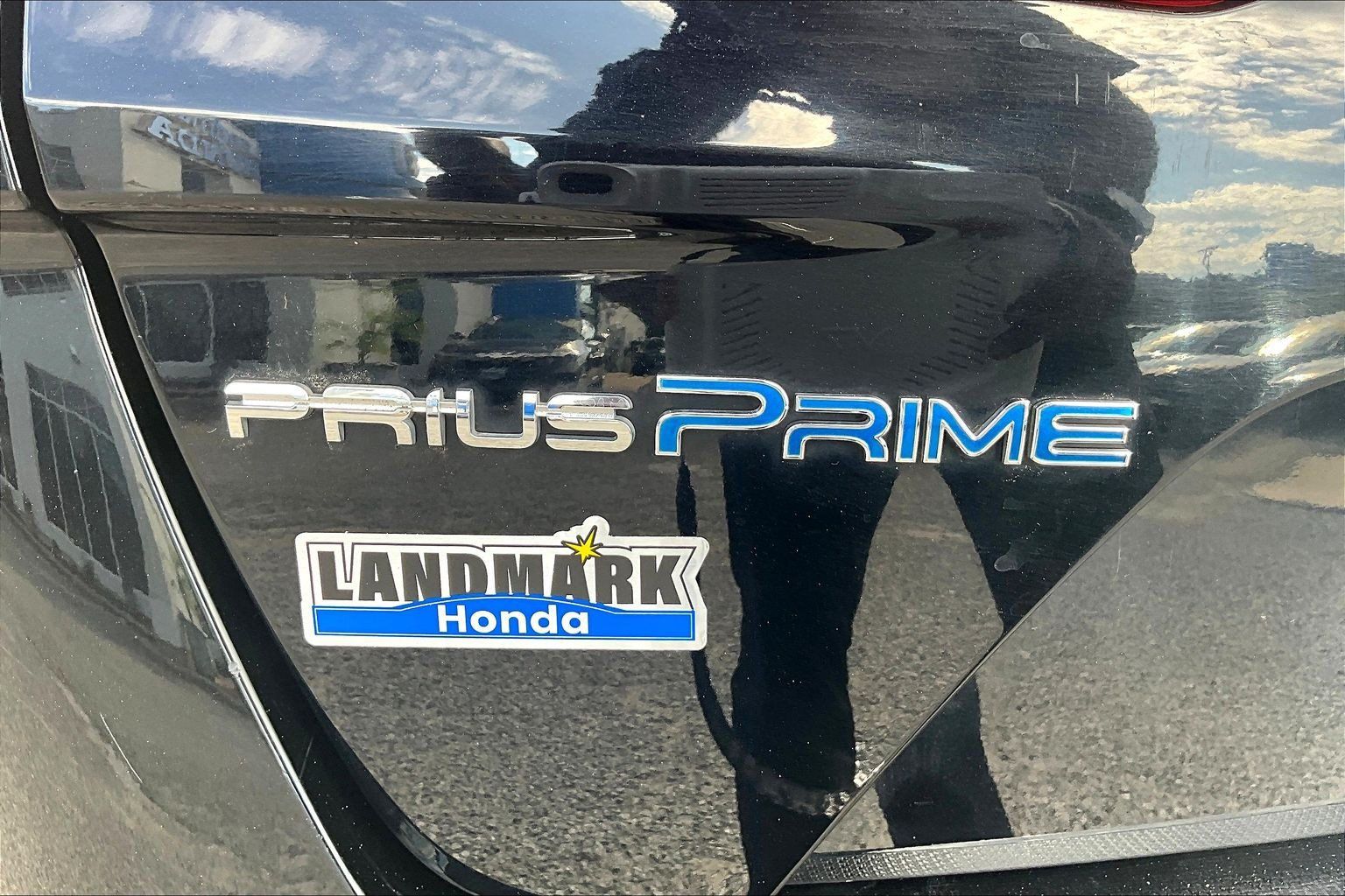 Used 2021 Toyota Prius Prime LE w/ Carpet Mat Package (TMS) FWD image 32