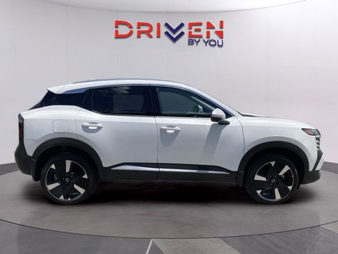 New 2025 Nissan Kicks SR image 7